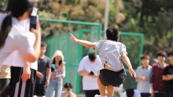 六力高级中学第三届体育节之秋季运动会  薪火相传，吾辈当“燃”